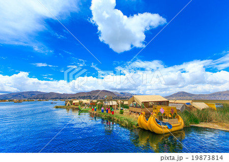 Totora boat on the Titicaca lake near Puno, Peru 19873814