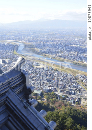 岐阜城の天守閣から眺めた長良川(岐阜県岐阜市) 岐阜城の天守閣から眺めた長良川(岐阜県岐阜市) 19873941