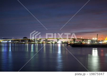 暮れる八戸港 19875047