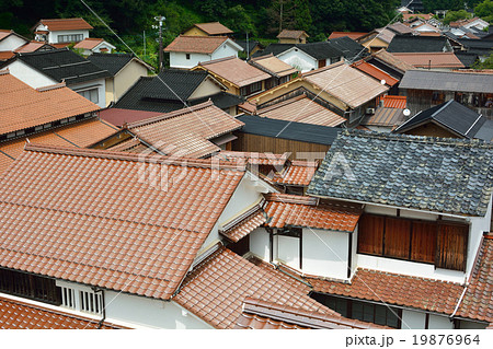 石見銀山・大森の町並み・石州瓦 19876964