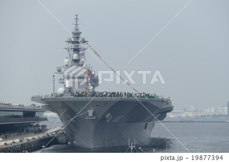 いずも 護衛艦 横浜 大桟橋の写真素材