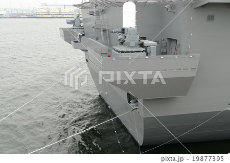 いずも　護衛艦　横浜　大桟橋 19877395