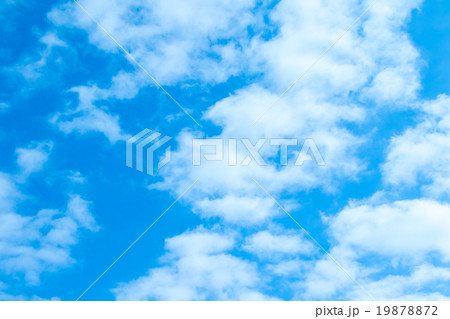 空　雲　真冬の空　空の背景素材　空の写真素材　コピースペース　1月上旬の空 19878872