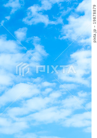 空　雲　真冬の空　空の背景素材　空の写真素材　コピースペース　1月上旬の空 19878879