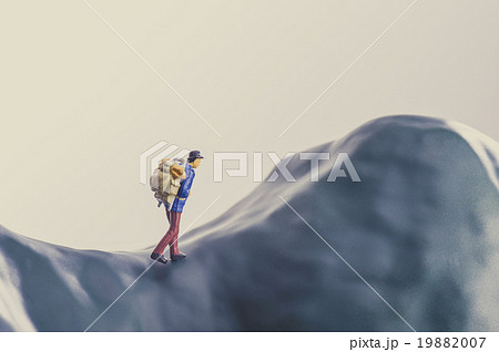 登山者 ミニチュア人形の写真素材