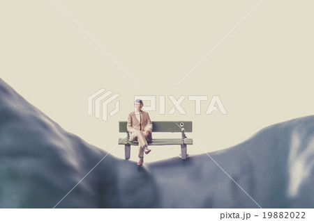 ベンチに寂しく座るビジネスマン 19882022