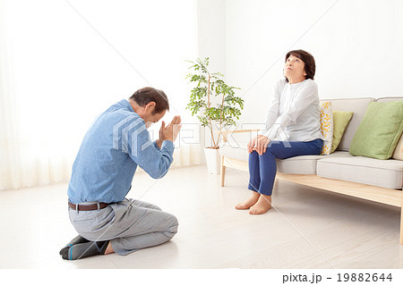 シニア夫婦の喧嘩 19882644