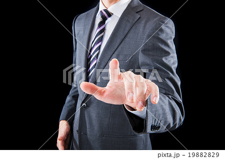 指先をカメラの前に出している男性ビジネスマンの写真素材 19