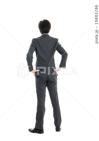 腰に腕を当てているビジネスマンの後ろ姿 白背景の写真素材 1986