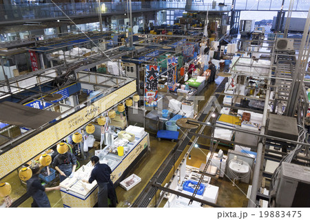 唐戸市場の市場内 19883475