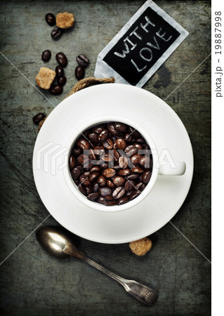 Coffee cup with beans 19887998