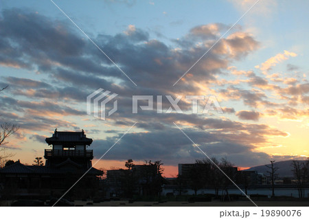 城と夕焼け 19890076