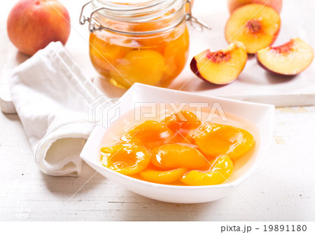 canned peaches in a bowl 19891180