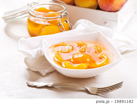 canned peaches in a bowl 19891182