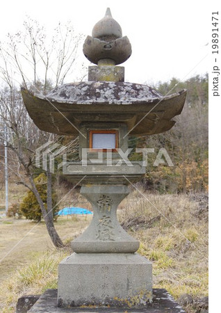 松本市　重要文化財指定　四賀地区本町の善光寺常夜燈　西側　縦　江戸時代の建造 19891471