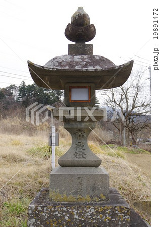 松本市 重要文化財指定 四賀地区本町の善光寺常夜燈 東側 縦 江戸時代の建造 松本市 重要文化財指定 四賀地区本町の善光寺常夜燈 東側 縦 江戸時代の建造 19891472