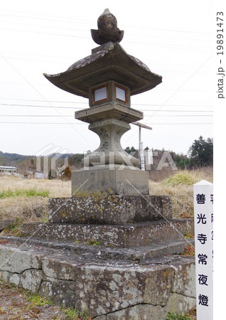 松本市 重要文化財指定 四賀地区本町の善光寺常夜燈 東側俯瞰 縦 江戸時代の建造 松本市 重要文化財指定 四賀地区本町の善光寺常夜燈 東側俯瞰 縦 江戸時代の建造 19891473