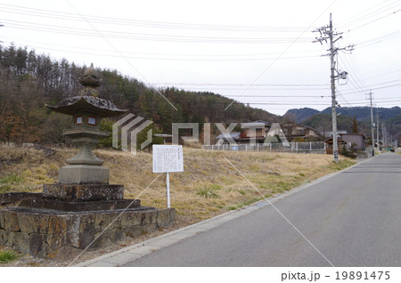 松本市 重要文化財指定 四賀地区本町の善光寺常夜燈 善光寺街道と西側常夜灯 江戸時代の建造 松本市 重要文化財指定 四賀地区本町の善光寺常夜燈 善光寺街道と西側常夜灯 江戸時代の建造 19891475