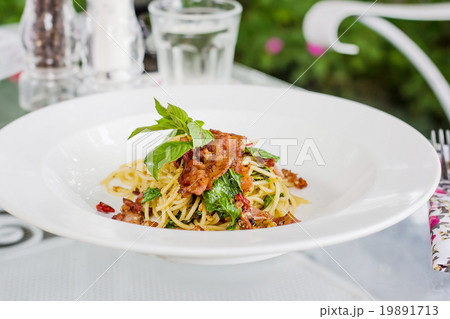 Spaghetti bacon chili 19891713