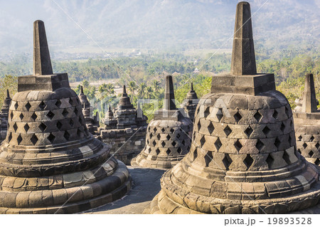 World heritage & the biggest bhuddist temple 19893528