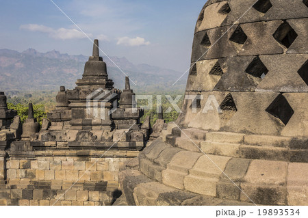 World heritage & the biggest bhuddist temple World heritage & the biggest bhuddist temple 19893534