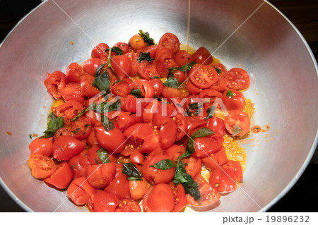 Fresh tomato sauce 19896232