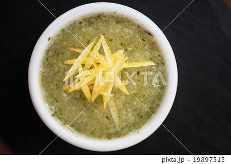 Refreshing lemon sorbet  19897515