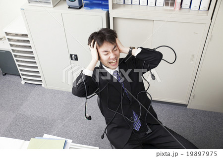 混乱するビジネスイメージ 19897975