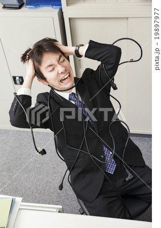 混乱するビジネスイメージ 19897977