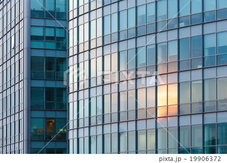 Sunset reflections in skyscraper wall 19906372