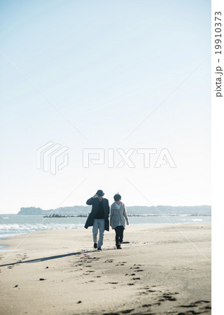 海辺の男女 19910373