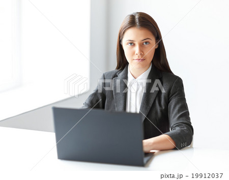 Portrait of young pretty business woman with laptop in the offic Portrait of young pretty business woman with laptop in the offic 19912037