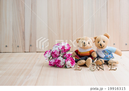 Embrace Bears in love, sit near bouquet rose. Embrace Bears in love, sit near bouquet rose. 19916315
