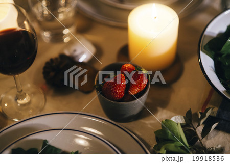 ディナーテーブル 19918536