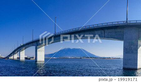 鹿児島マリンポートと桜島 19919171