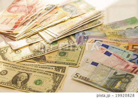 世界の通貨 世界の通貨 19920828