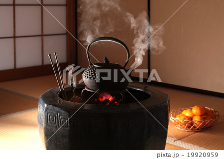 火鉢と鉄瓶 火鉢と鉄瓶 19920959