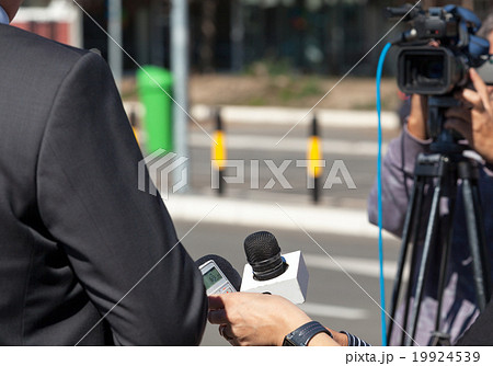 TV interview. News conference. 19924539