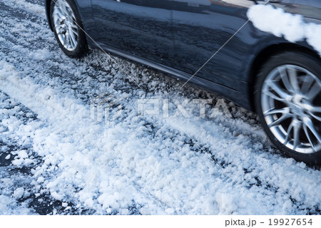 シャーベット状の路面 19927654