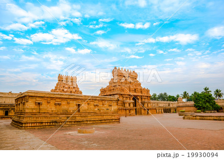 entrance tower at Hindu Brihadishvara Temple entrance tower at Hindu Brihadishvara Temple 19930094