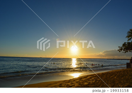 ワイキキビーチの夕刻 19933158