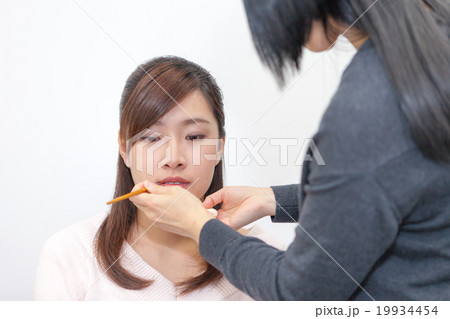 メイク受けるモデル メイク受けるモデル 19934454