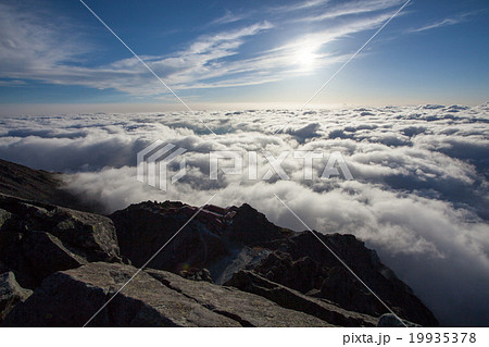 夕日と雲海（槍ヶ岳） 19935378