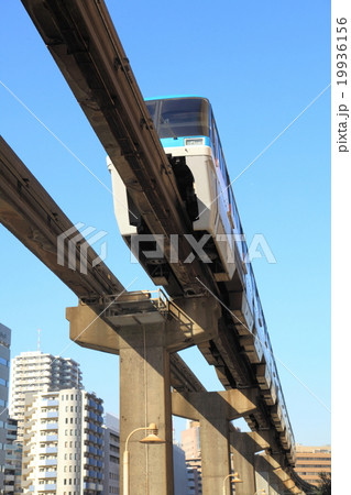 下から見上げたモノレール 下から見上げたモノレール 19936156