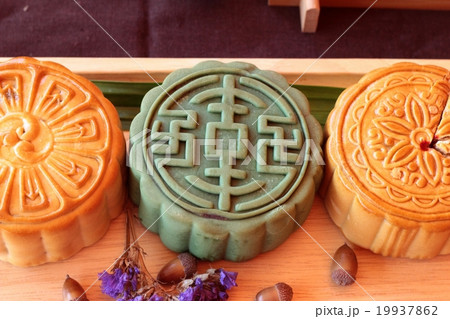 Festival moon cake and tea  - china dessert 19937862