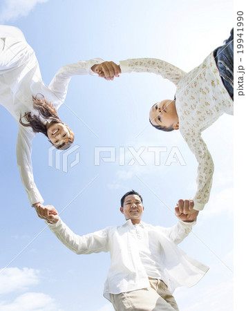 手を繋いだ家族 手を繋いだ家族 19941990