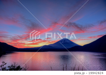 mt. Fuji sunrise from motosuko 19942824