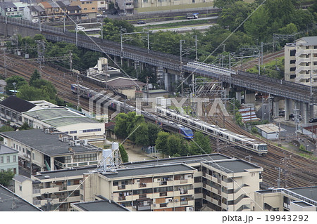 特急スーパーはくと号と湖西線221系 19943292