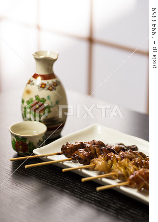 焼き鳥　日本酒 19943359
