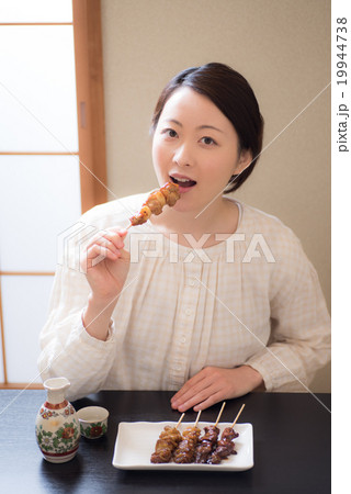 飲食シーン 女性 飲食シーン 女性 19944738
